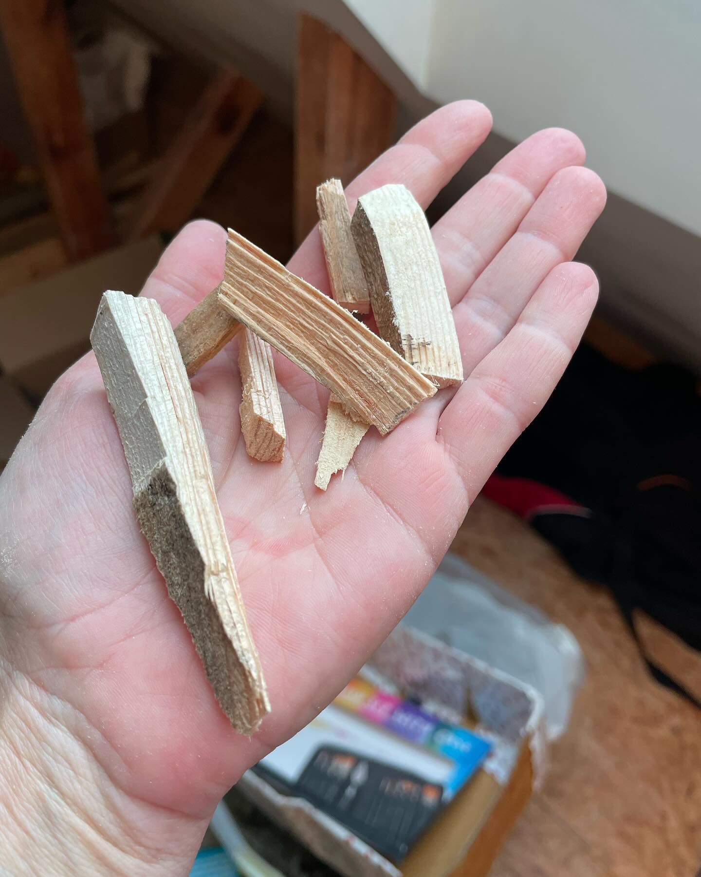 Czarny statek pod księżycem